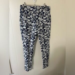 Old Navy Navy and White Floral Pixie Skinny Pants